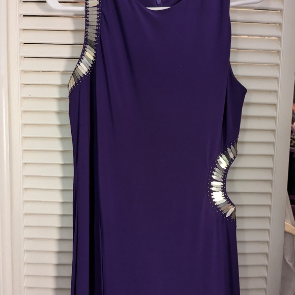 Showstopper form fitting gown - Picture 3 of 7